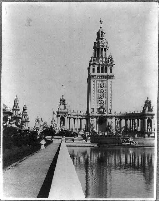 Der Electric Tower auf der Pan-American Exposition von 1901, von Süden über ein Becken hinweg gesehen.